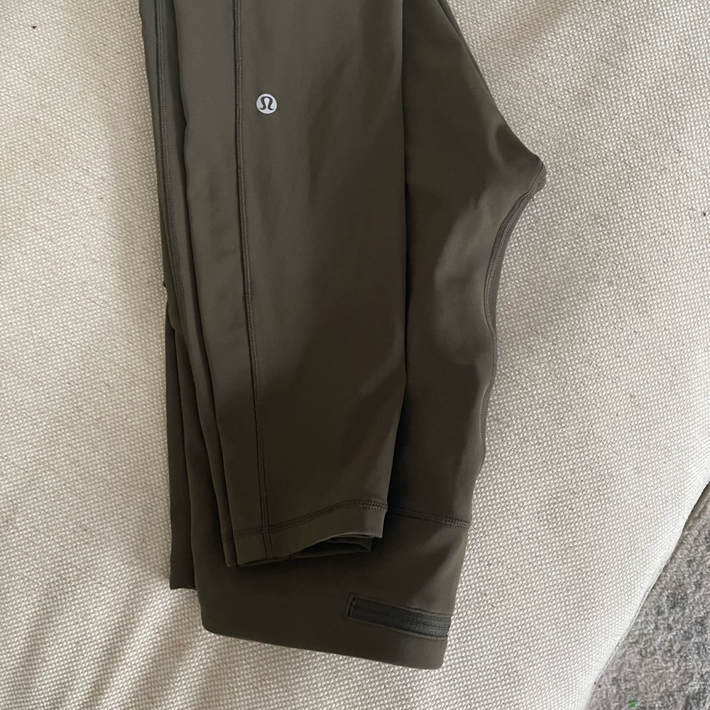 Lululemon - Picture 3 of 3